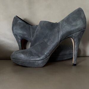 Vince Camuto Charcoal Suede Heels 9.5 like new wore once